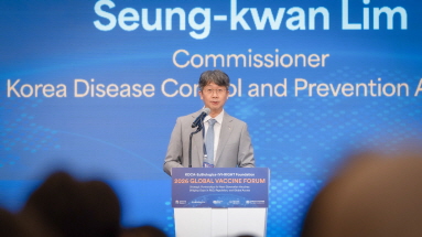 2026년 글로벌 백신 포럼에서 인사말하는 질병관리청 임승관 청장