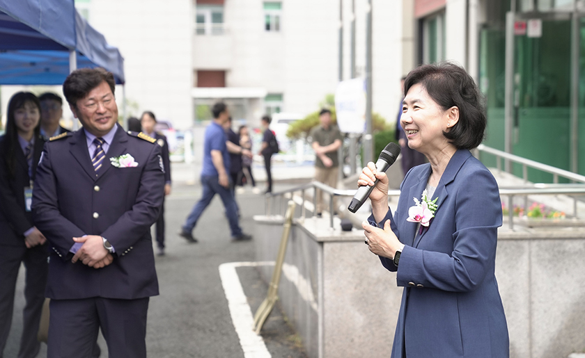지영미 청장이 국립울산검역소 개소 60주년 기념행사에서 폐회사를 하고 있다.