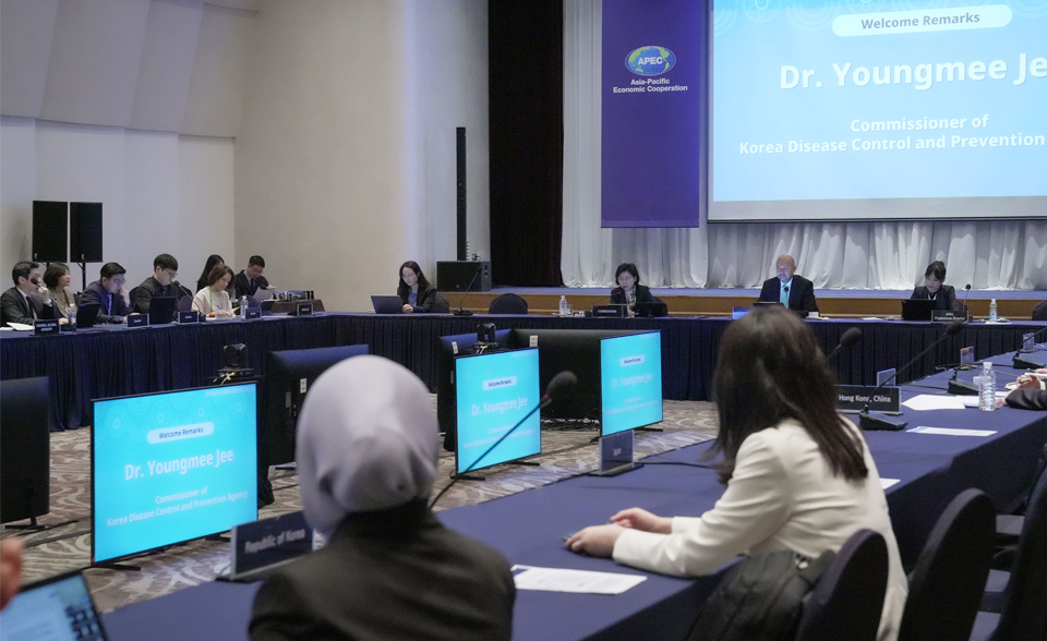 APEC 제1차 보건실무그룹회의 개최 (03.06.)_APEC 3일차 정책대화에서 개회사 하는 지영미 청장